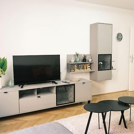 Pink Prater Apartment Виена Екстериор снимка