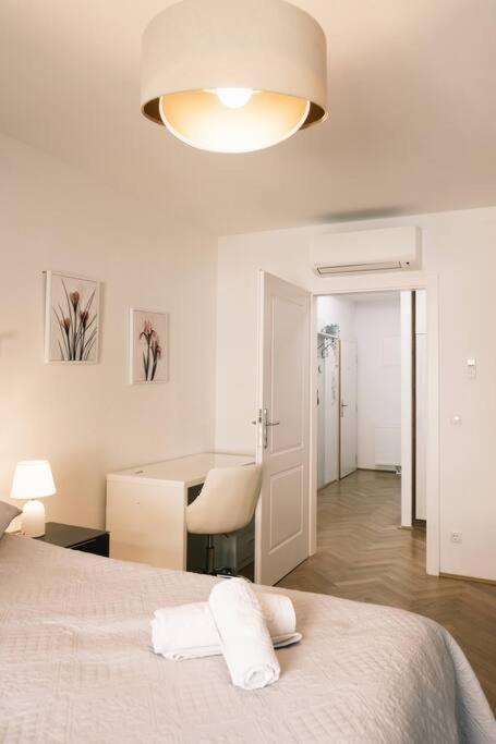 Pink Prater Apartment Виена Екстериор снимка