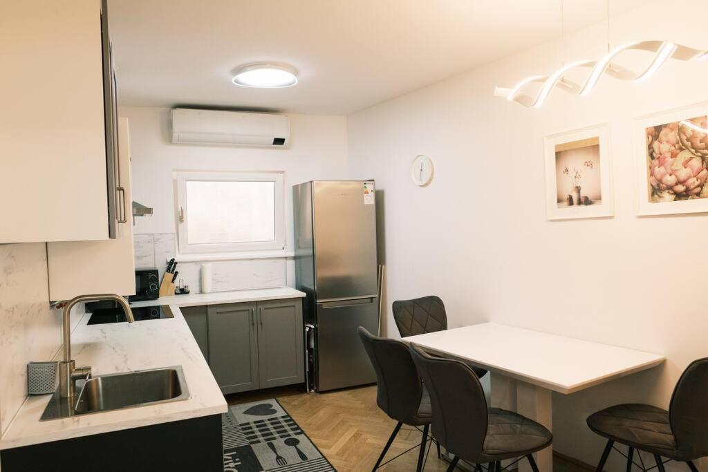 Pink Prater Apartment Виена Екстериор снимка