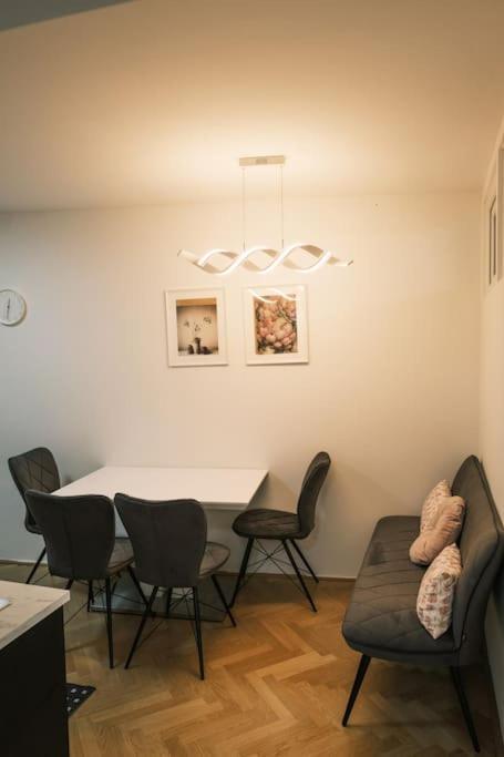 Pink Prater Apartment Виена Екстериор снимка